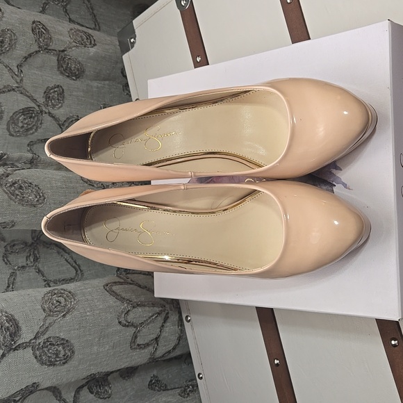 Heels - Picture 1 of 4